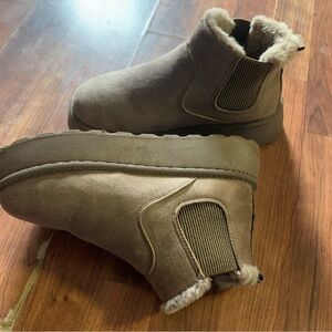 Women’s Ugg type Boots, great for winter